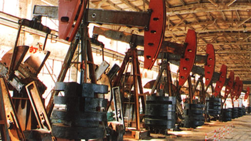 1969“五七会战”由敦煌搬到荆州，开始石油钻采机械制造